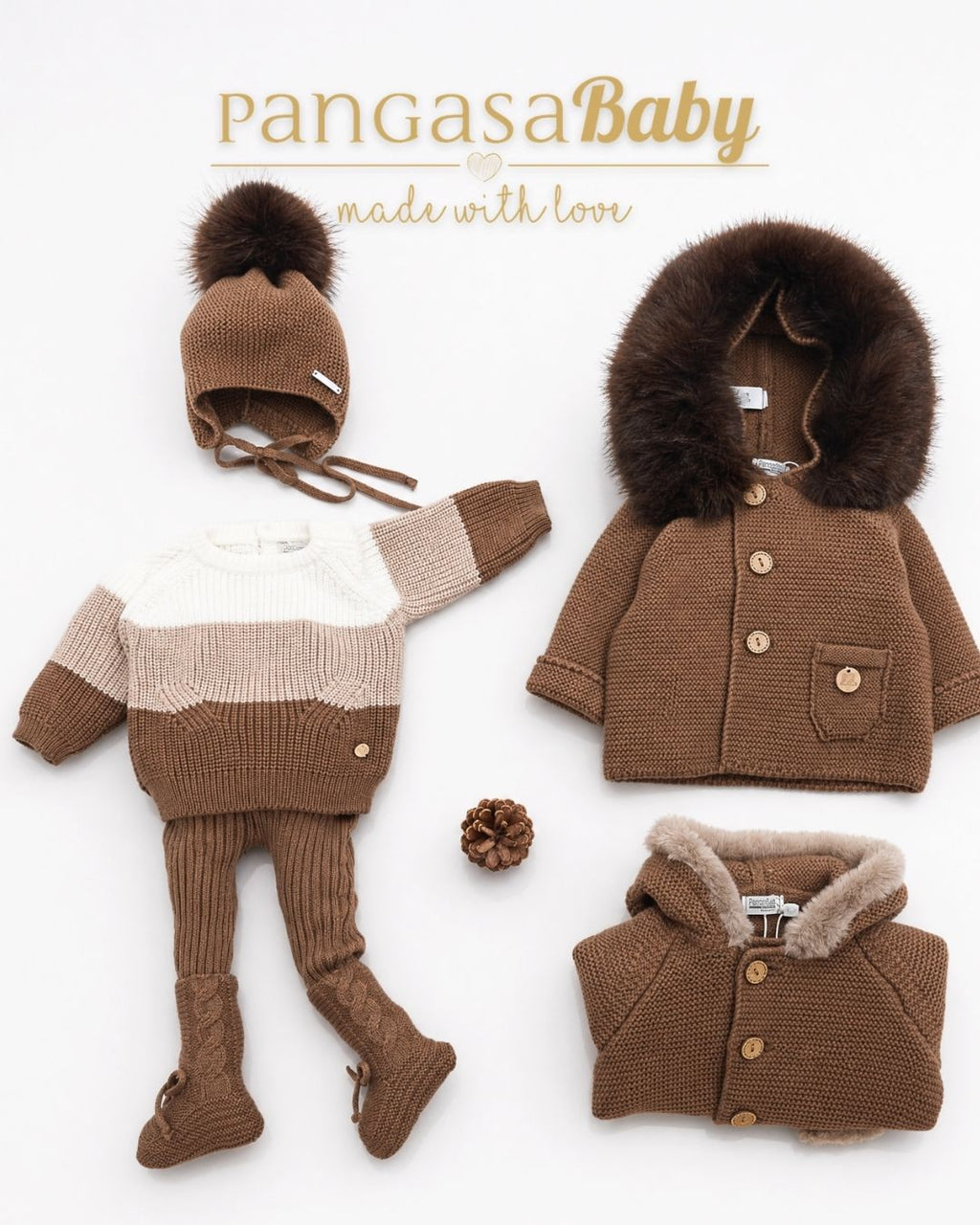 Descubre la colección Pangasa Baby de otoño e invierno con ropa de bebé de punto fabricada en España. Conjuntos elegantes con jersey tricolor, chaqueta de punto con cuello de pelo, polainas y gorro a juego en tonos marfil, camel y marrón. Prendas cálidas, suaves y de alta calidad para bebés de 3 meses a 5 años.